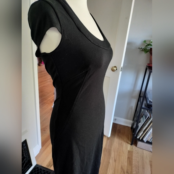 Cache Size 4 Timeless Elegant Little Black Dress - Picture 5 of 6